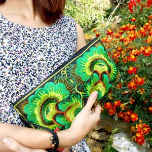 Colorful cotton embroidered purse Black Fabric of Chinese Hmong Hilltribe Thailand. (KP1052)